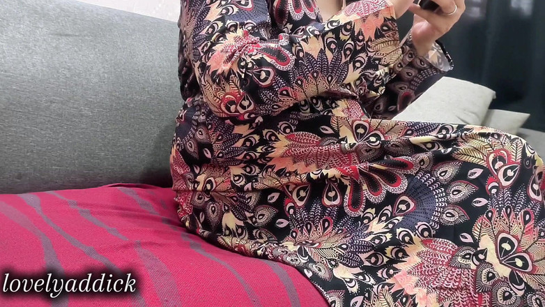 Lovelyaddik: 팬티를 입지 않을 때 의붓여동생을 몰래 지켜보는 부소 사우다라 티리 케티카 디아 Tidak Memakai Celana Dalam