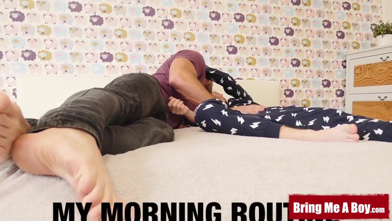Daddy On Twink: BRINGMEABOY - la mia routine mattutina