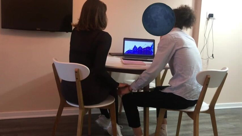 Good_view: Nueva secretaria tiene trabajo por sexo