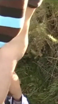 Une jeune hétéro se fait baiser par ma bite XXL dans un lieu d’exposition en plein air