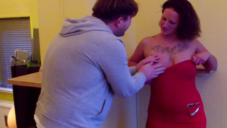 Filles Francaises: Amatur Perancis bertindik menunjukkan kemahiran menghisap zakarnya