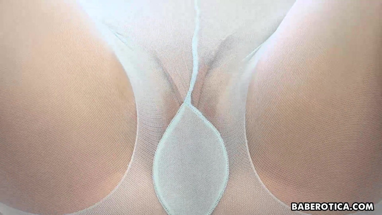 Baberotica: Traviesa Lexi Belle y sus medias blancas favoritas