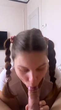 放荡的继妹只想吮吸鸡巴并吞精