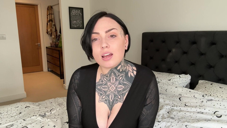 Miss Valentina: 3 email-uri ușor de șantaj -fantezie