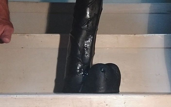 dragontrainer5: CD fickt riesige dildos und Vibratorstab masturbiert und kommt