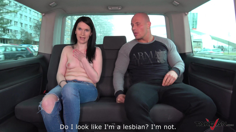 Take Van: Brunette hoer wordt graag geneukt als een hoer zonder dat...