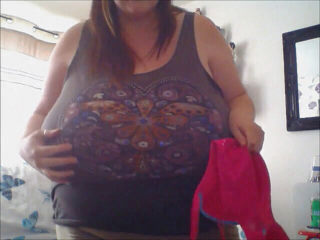 NikNak_BBW: BBW aux seins énormes, petit soutien-gorge - 42DD