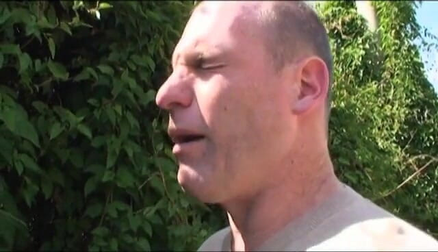Out Sexxx: Amatéři mají venkovní sex s děvkou