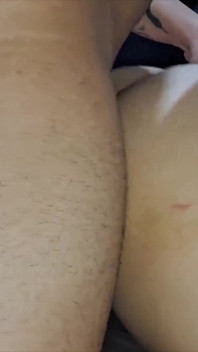 MILF mit dickem arsch reitet den besten freund ihres ehemanns