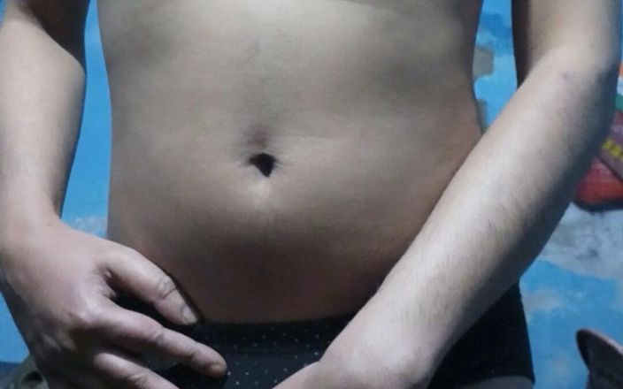 Lustyizlife: 의붓여동생의 브래지어와 팬티를 입고 Phimosis Dick을 가진 어린 인도 소년