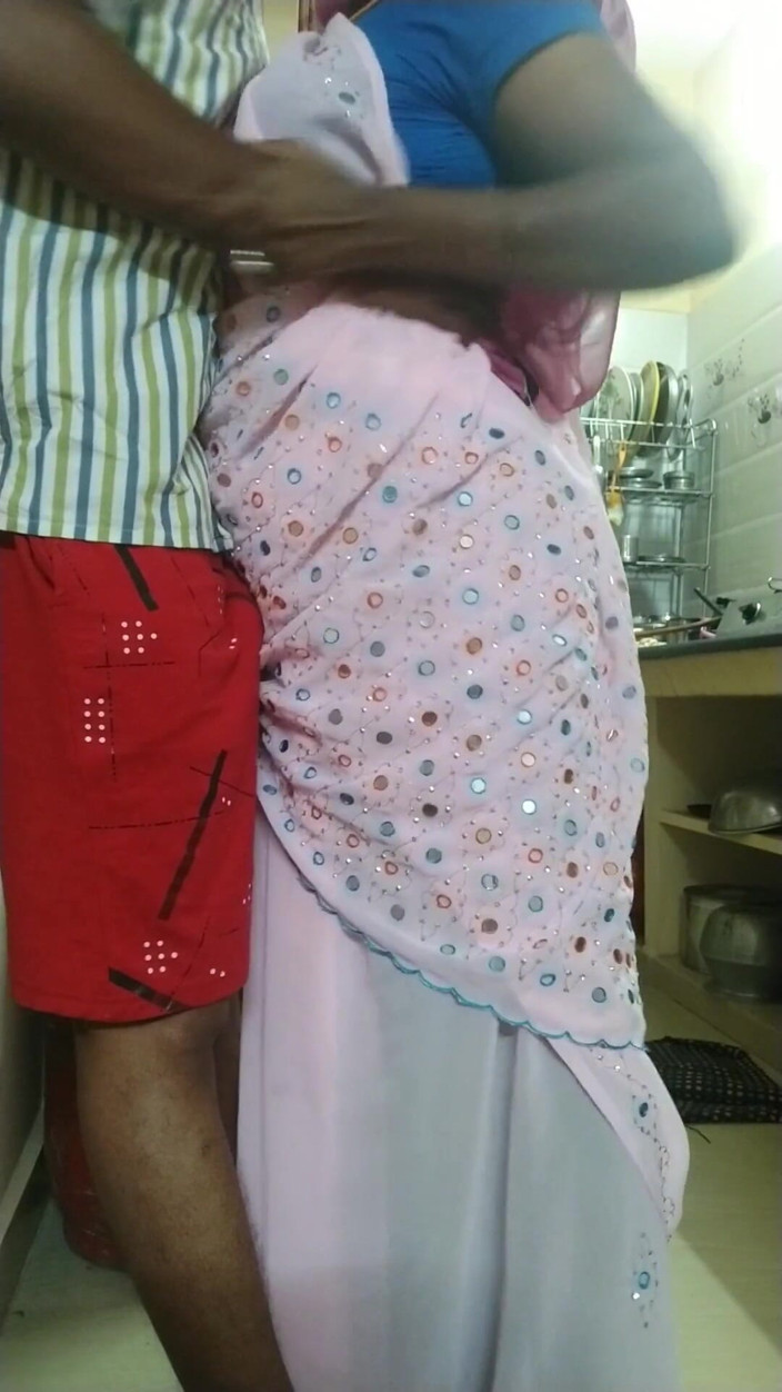 Saranya: Watercan Boy ki chudaee