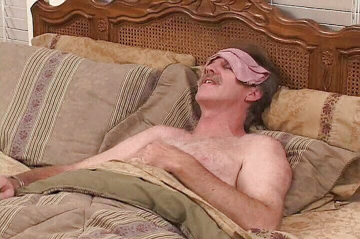 Radical Asian: Una bambola asiatica abbronzata viene scopata duramente