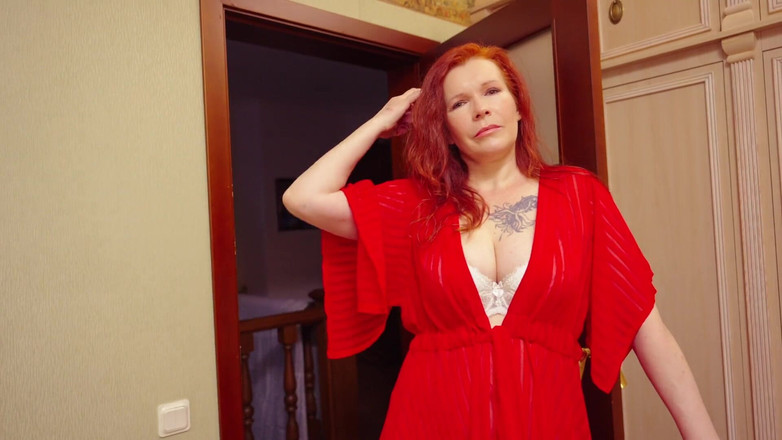 Ellie Indigo Sin: "Neocházej z domu, nevlastní synu, vím, jak vyřešit váš problém".