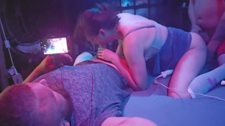 VinnyMacNDelilah: Delilah leva pau como um profissional