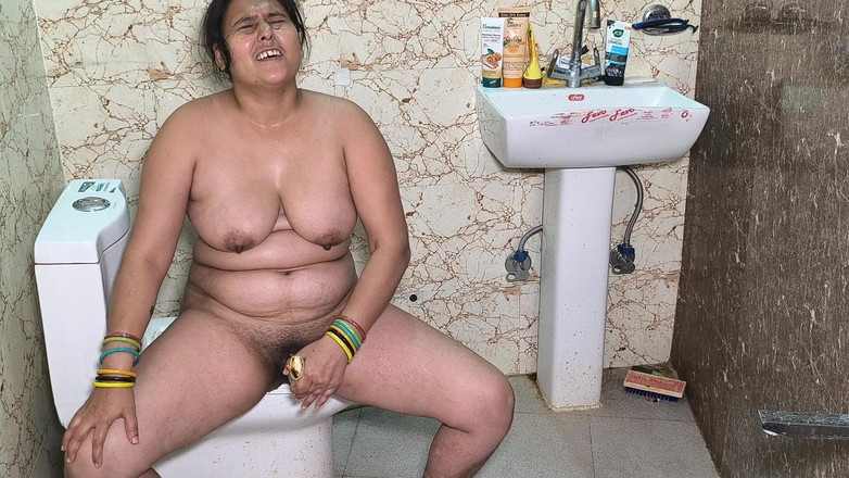 Puja555: Banaan in Pooja's poesje