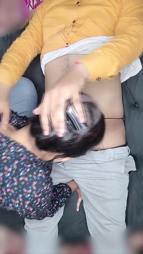 Vicky Thakur: भाग 4 देसी छोटी सौतेली बहन की चुदाई (हिंदी ऑडियो)