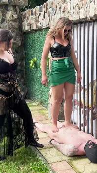 Pisando fora com Dois Bonecos