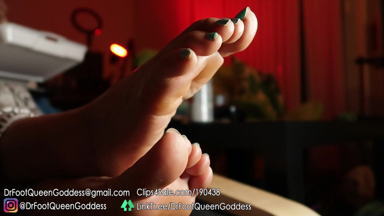 Dr. Foot Queen Goddess: Dessous de téléviseur, partie 1