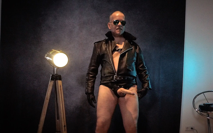 GERMANE_XL: Berlin Leather 12