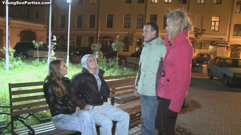 Young Sex Parties: Blowjob-wettbewerb und cross-partner-fick.