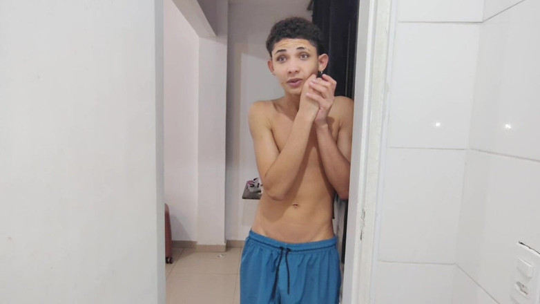 Tiffany Montavani: Figliastro si masturba guardando la matrigna essere scopata dal patrigno...