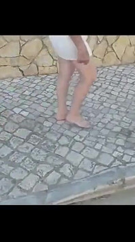 Moranguinho chodí bosá po ulici - část 1