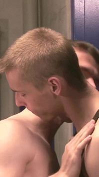 Exclusive video Bareback: Hot and wild fuck in the Locker Room between horny gays