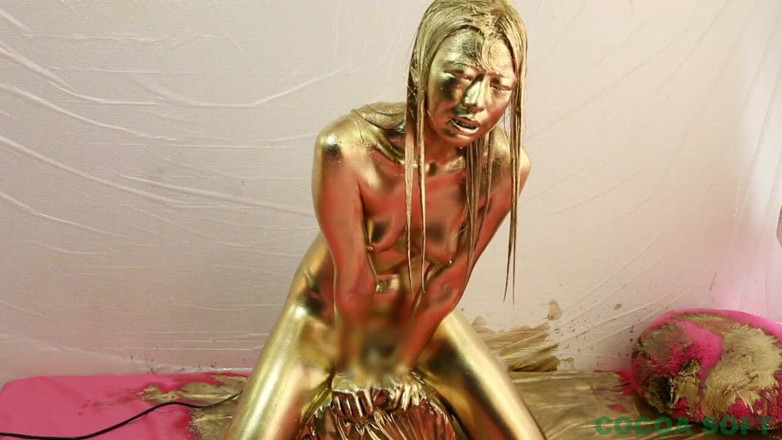 Cocoa Soft: Altın boya ile Sybian'ın deneyimini yaşayın
