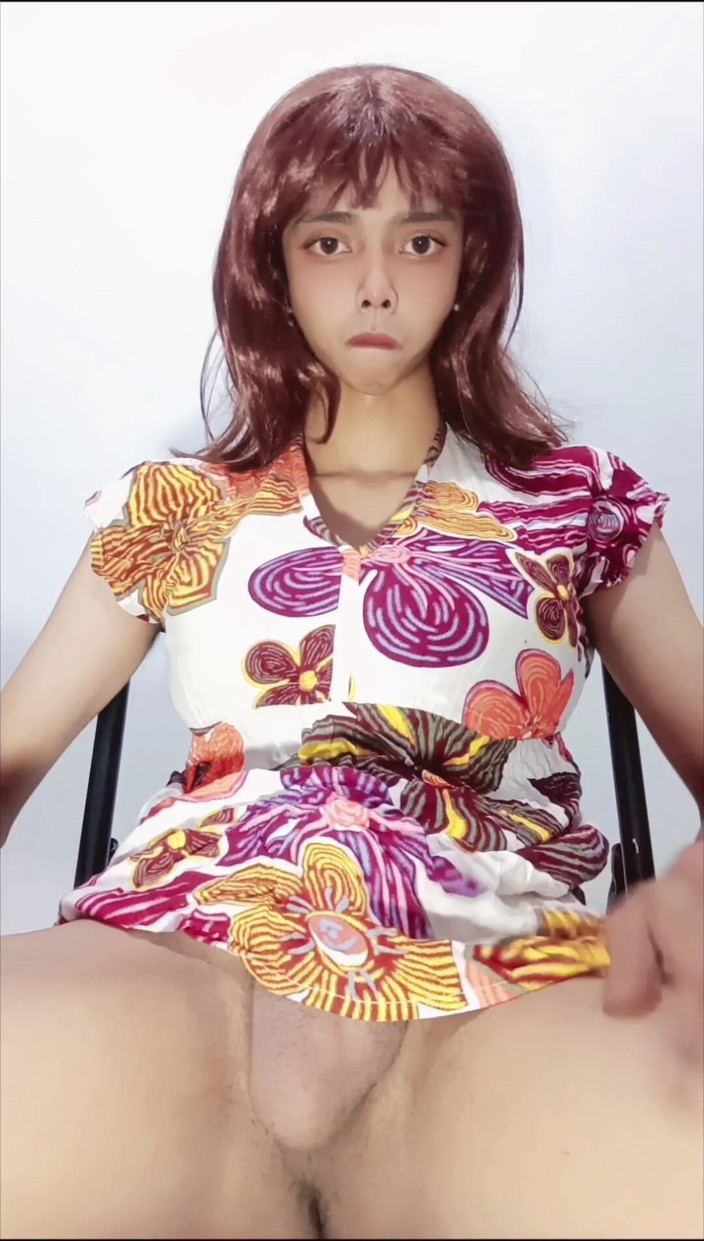 MaureenNadh: Asyalı güzel kadın kılıklı gece geç saatlerde mastürbasyon yapıyor