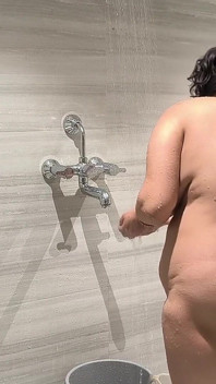Awek desi Puja Baby mandi pagi