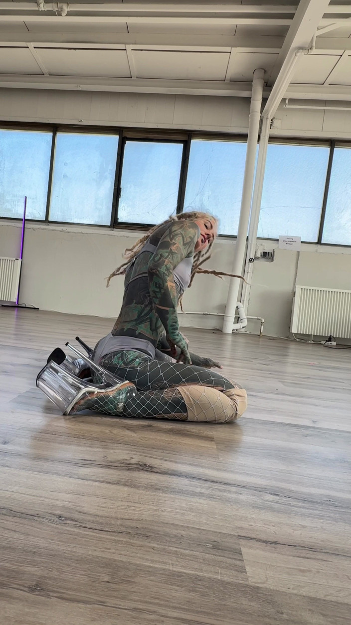 Anuskatzz: Do You Like My Dance for You? Follow Me for...