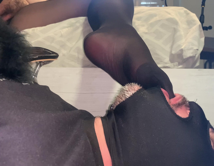 CoppiaCollant: Slave Worships Mistress's Feet