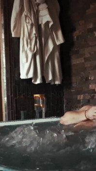 Güzel azgın orta yaşlı seksi kadın jakuzide yabancı tarafından sikiliyor nostaljik aamateur