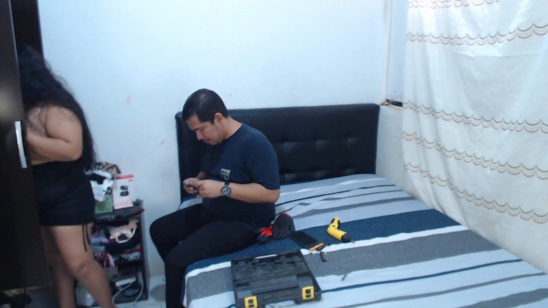 Jsexycouple17: Odpojil jsem internetový kabel, aby technik mohl přijít do mého...