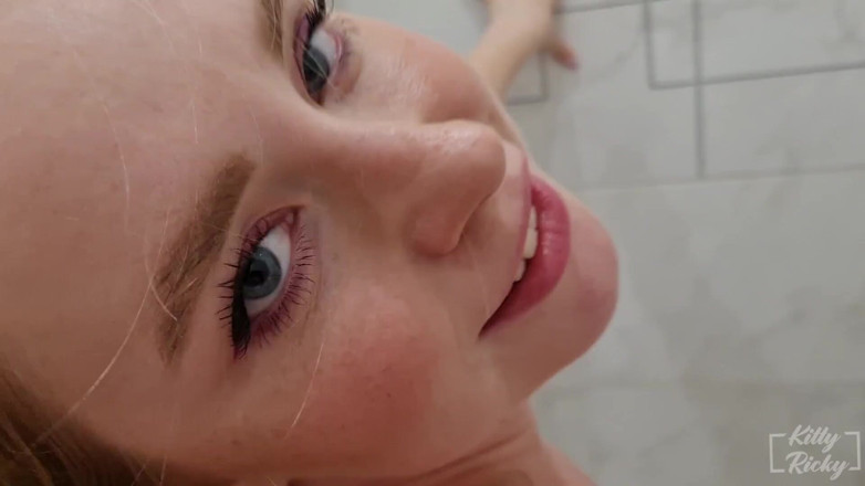 Kelsi69: Une belle-mère aide Donny à prendre une douche