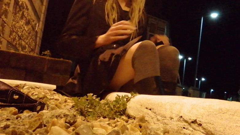 The Midnight Minx: Dick flash outside nightclub