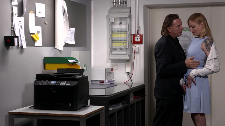 Old & Young: Attrapée par le patron - en guise de punition, elle doit...