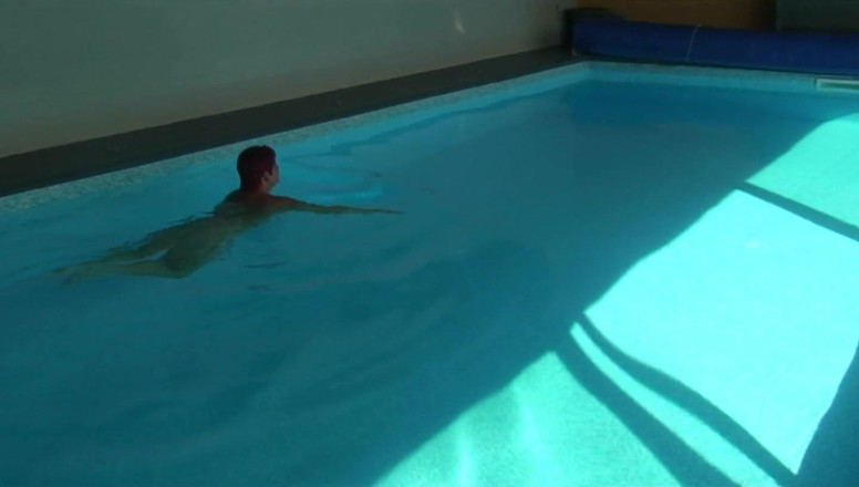 Anna Devot: Annadevot - Masturbating at the pool