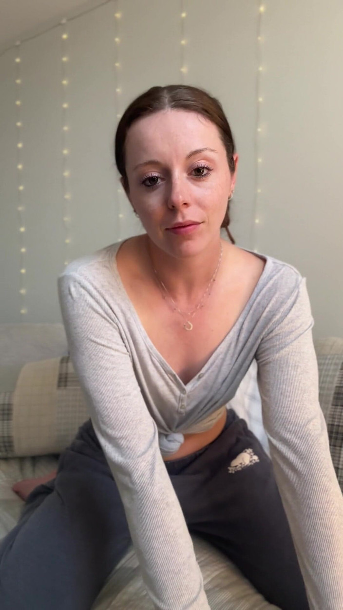 Nadia Foxx: 经验不足的天真按摩师给你伸出援助之手
