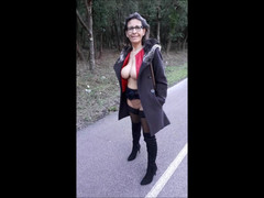 Intim422a: Caminhada em roupa pequena neste inverno 2024