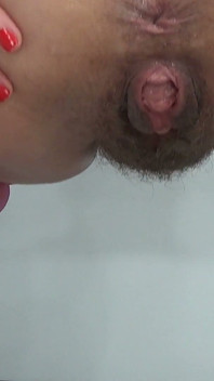 Shaking the Ass with an Exposed Pussy