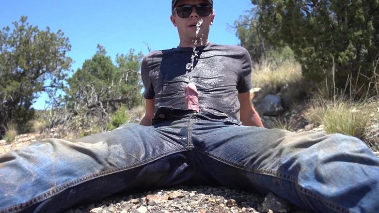 Lapetus: ジーンズに小便をして、廃坑で泥だらけになる