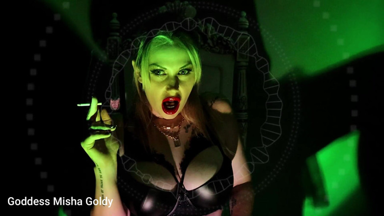 Goddess Misha Goldy: Sigara içen sihirli ağıma gel!