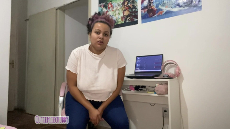 Cutiepiie Chubby: La bbw ebano scoreggia sulla sedia complimenti