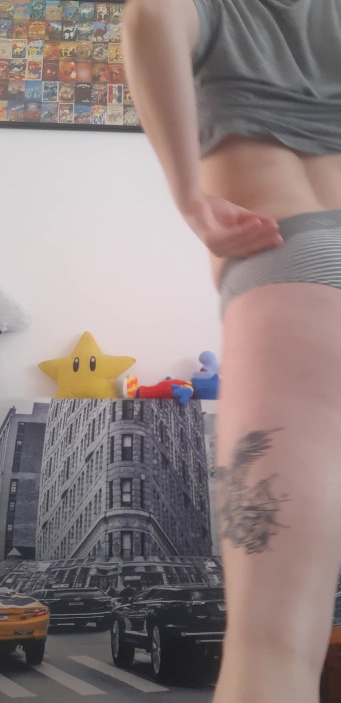 Candy Camille: Sexy striptýz na gauči