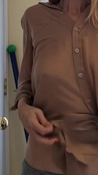 Hotwife Flashing and Playing with Her Tittie