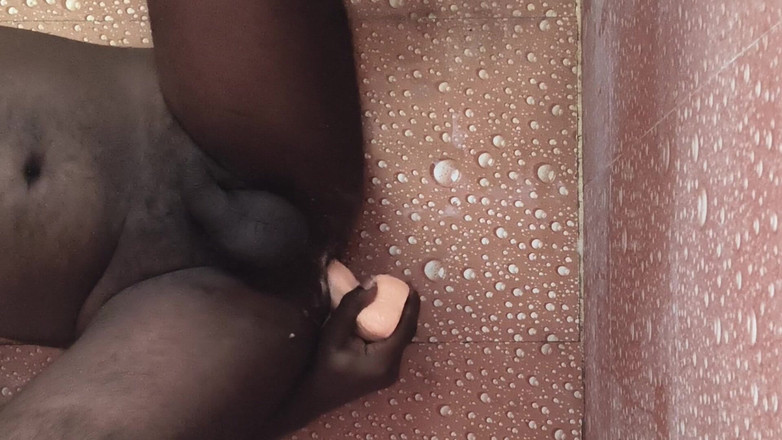 Twinky shadow: Aku lagi asik masturbasi pakai dildo favoritku sampai orgasme bergiliran!