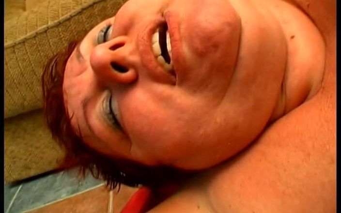 Give me BBW: 成熟したファッツォマーゴは、唯一の条件でビラボン捕鯨男に港を提供しました