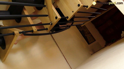 Foot Fetish HD: Bianca，性感少女喜欢玩弄她的脚