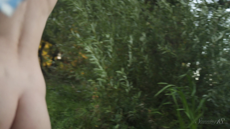 Stunning18: 湖畔で